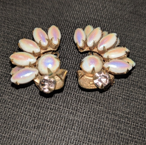 Vintage Flacon Wings Clip On Earrings - Picture 2 of 5
